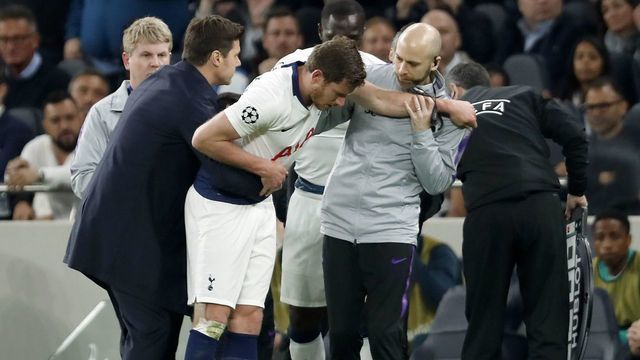 (L-R) Tottenham Hotspur FC coach Mauricio Pochettino, Jan Vertonghen of Tottenham Hotspur FC during the UEFA Champions League semi final match between Tottenham Hotspur FC and Ajax Amsterdam at the Tottenham Hotspur stadium on April 30, 2019 in London, United Kingdom
