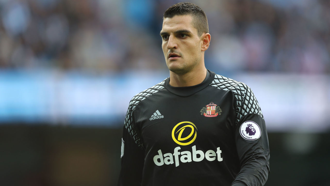 MANCHESTER, ENGLAND - AUGUST 13: Vito Mannone of Sunderland during the Premier League match between Manchester City and Sunderland at Etihad Stadium on August 13, 2016 in Manchester, England.