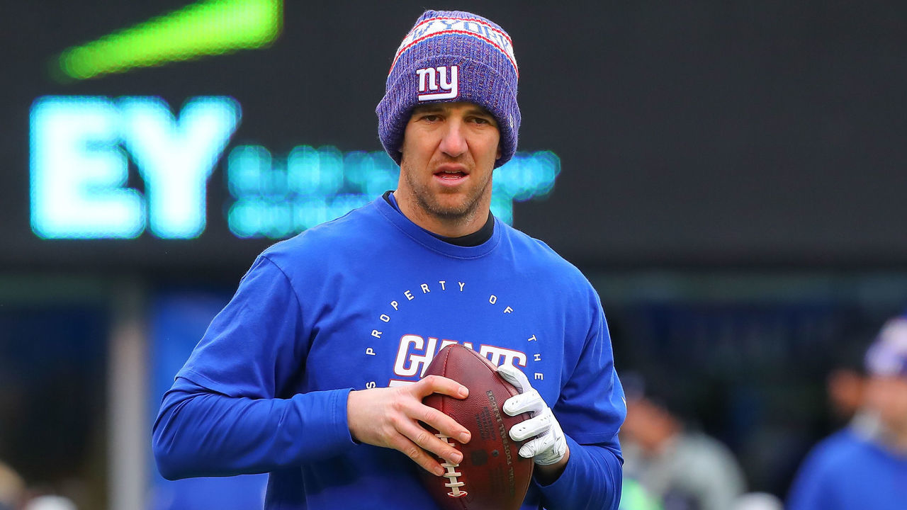 EAST RUTHERFORD, NJ - DECEMBER 30: New York Giants quarterback Eli Manning (10) warms up prior to the National Football League game between the New York Giants and the Dallas Cowboys on December 30, 2018 at MetLife Stadium in East Rutherford, NJ.