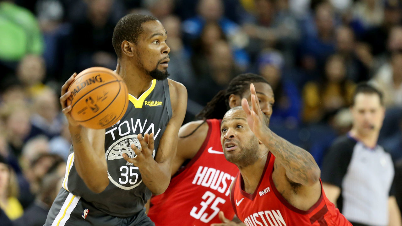 OAKLAND, CALIFORNIA - FEBRUARY 23: Golden State Warriors' Kevin Durant (35) passes the ball against the Houston Rockets' PJ Tucker (17) during the fourth quarter of a NBA game at Oracle Arena in Oakland, Calif., on Saturday, Feb. 23, 2019. (Ray Chavez/MediaNews Group/The Mercury News via Getty Images)