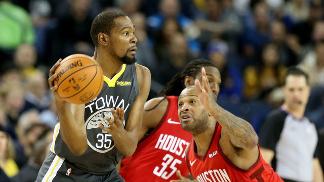 OAKLAND, CALIFORNIA - FEBRUARY 23: Golden State Warriors' Kevin Durant (35) passes the ball against the Houston Rockets' PJ Tucker (17) during the fourth quarter of a NBA game at Oracle Arena in Oakland, Calif., on Saturday, Feb. 23, 2019. (Ray Chavez/MediaNews Group/The Mercury News via Getty Images)