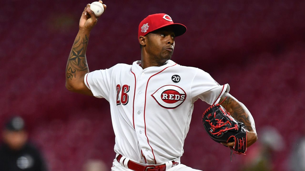 CINCINNATI, OH - APRIL 25: Raisel Iglesias #26 of the Cincinnati Reds pitches against the Atlanta Braves at Great American Ball Park on April 25, 2019 in Cincinnati, Ohio.