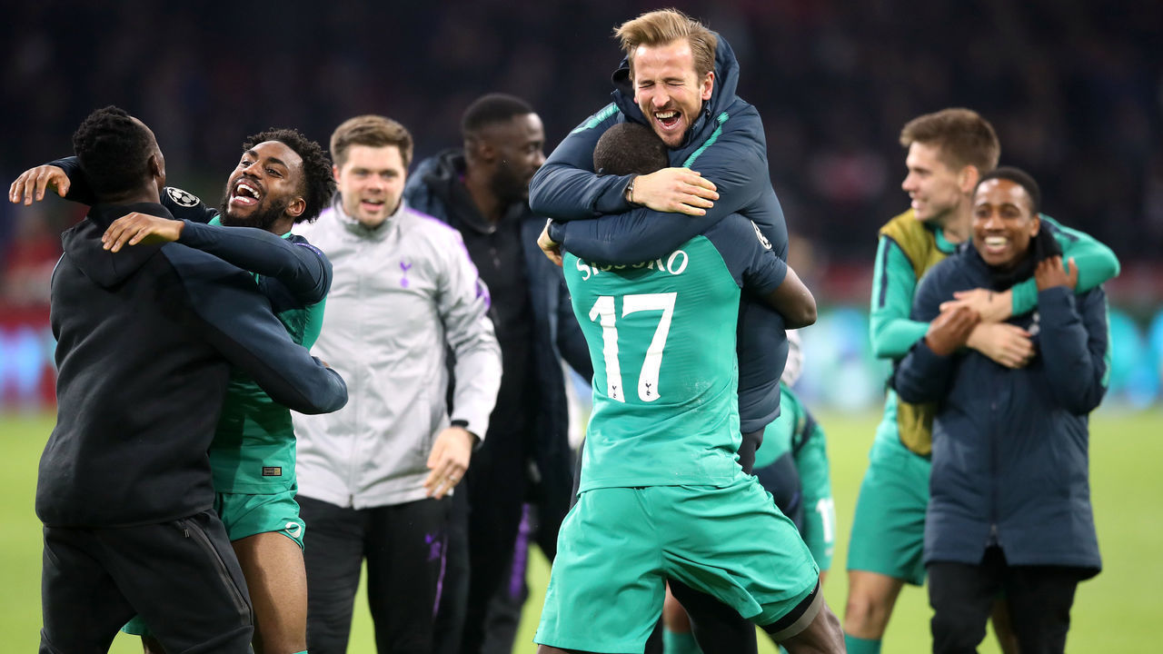 Tottenham Hotspur's Moussa Sissoko (left) and Harry Kane celebrate with team-mates after the final whistle during the UEFA Champions League Semi Final, second leg match at Johan Cruijff ArenA, Amsterdam.