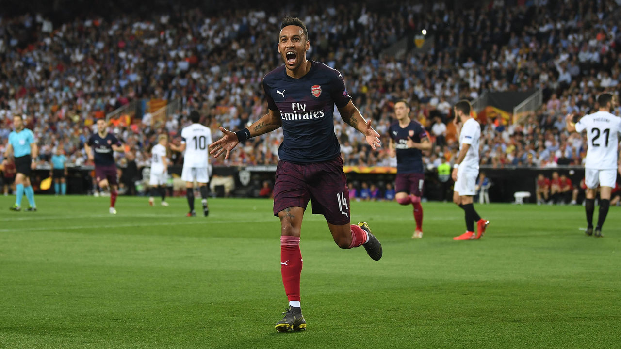 VALENCIA, SPAIN - MAY 09: Pierre-Emerick Aubameyang celebrates scoring a goal for Arsenal during the UEFA Europa League Semi Final Second Leg match between Valencia and Arsenal at Estadio Mestalla on May 9, 2019 in Valencia, Spain.