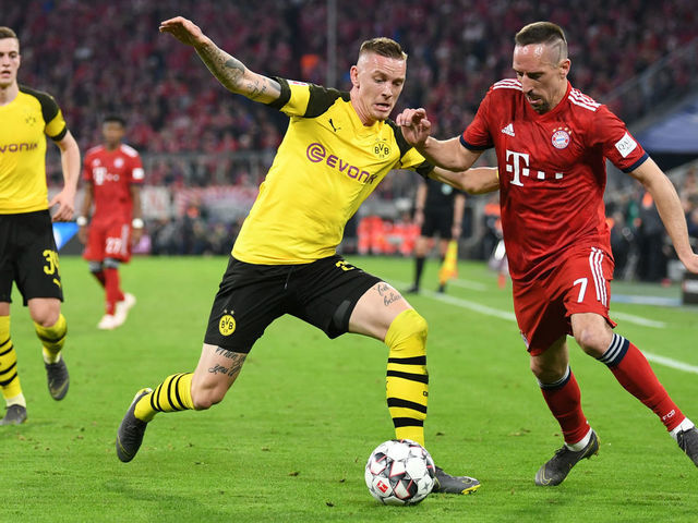 06 April 2019, Bavaria, München: Soccer: Bundesliga, 28th matchday, Bayern Munich - Borussia Dortmund in the Allianz Arena. Munich's Franck Ribery (r) and Marius Wolf from Dortmund fight for the ball. IMPORTANT NOTE: In accordance with the requirements of the DFL Deutsche Fußball Liga or the DFB Deutscher Fußball-Bund, it is prohibited to use or have used photographs taken in the stadium and/or the match in the form of sequence images and/or video-like photo sequences. Photo: Sina Schuldt/dpa