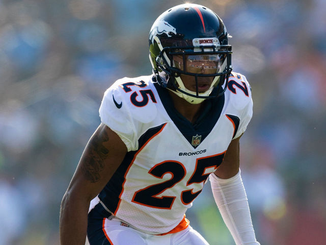 CARSON, CA - NOVEMBER 18: Denver Broncos cornerback Chris Harris (25) during the NFL regular season game against the Los Angeles Chargers on Sunday, November 18, 2018, at StubHub Center in Carson, CA.