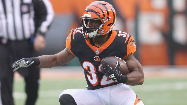 CINCINNATI, OH - OCTOBER 28: Mark Walton #32 of the Cincinnati Bengals runs the football upfield during the game against the Tampa Bay Bucccaneers at Paul Brown Stadium on October 28, 2018 in Cincinnati, Ohio. The Bengals defeated the Buccaneers 37-34.
