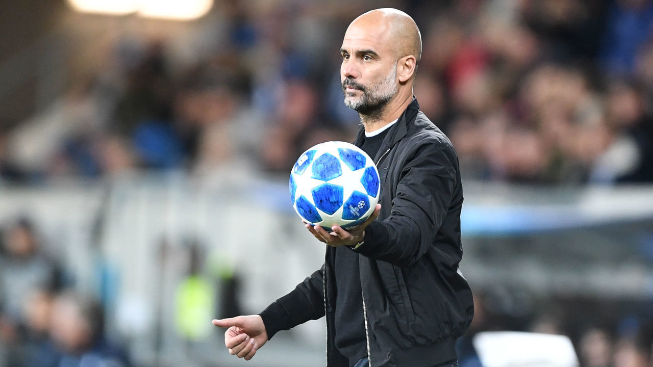 02 October 2018, Baden-Wuerttemberg, Sinsheim: 02.10.2018, Baden-Württemberg, Sinsheim: Soccer: Champions League, 1899 Hoffenheim - Manchester City, Group stage, Group F, 2nd matchday on 02.10.2018 in the Rhein-Neckar-Arena. Pep Guardiola, coach of Manchester City, holds the ball in his hand. Photo: Patrick Seeger/dpa
