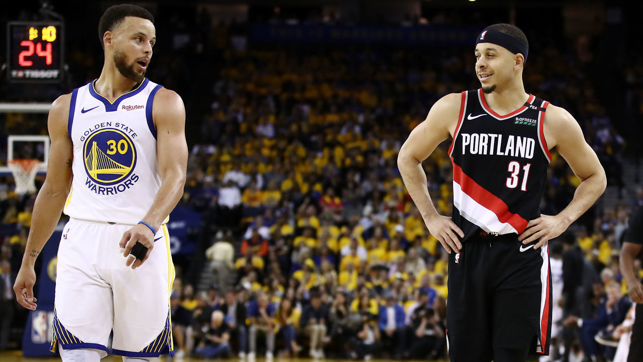 OAKLAND, CALIFORNIA - MAY 14: Stephen Curry #30 of the Golden State Warriors talks with brother Seth Curry #31 of the Portland Trail Blazers in game one of the NBA Western Conference Finals at ORACLE Arena on May 14, 2019 in Oakland, California.