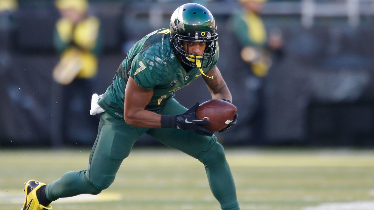 EUGENE, OR - NOVEMBER 22: Wide receiver Keanon Lowe #7 of the Oregon Ducks rushes against the Colorado Buffaloes at Autzen Stadium on November 22, 2014 in Eugene, Oregon.