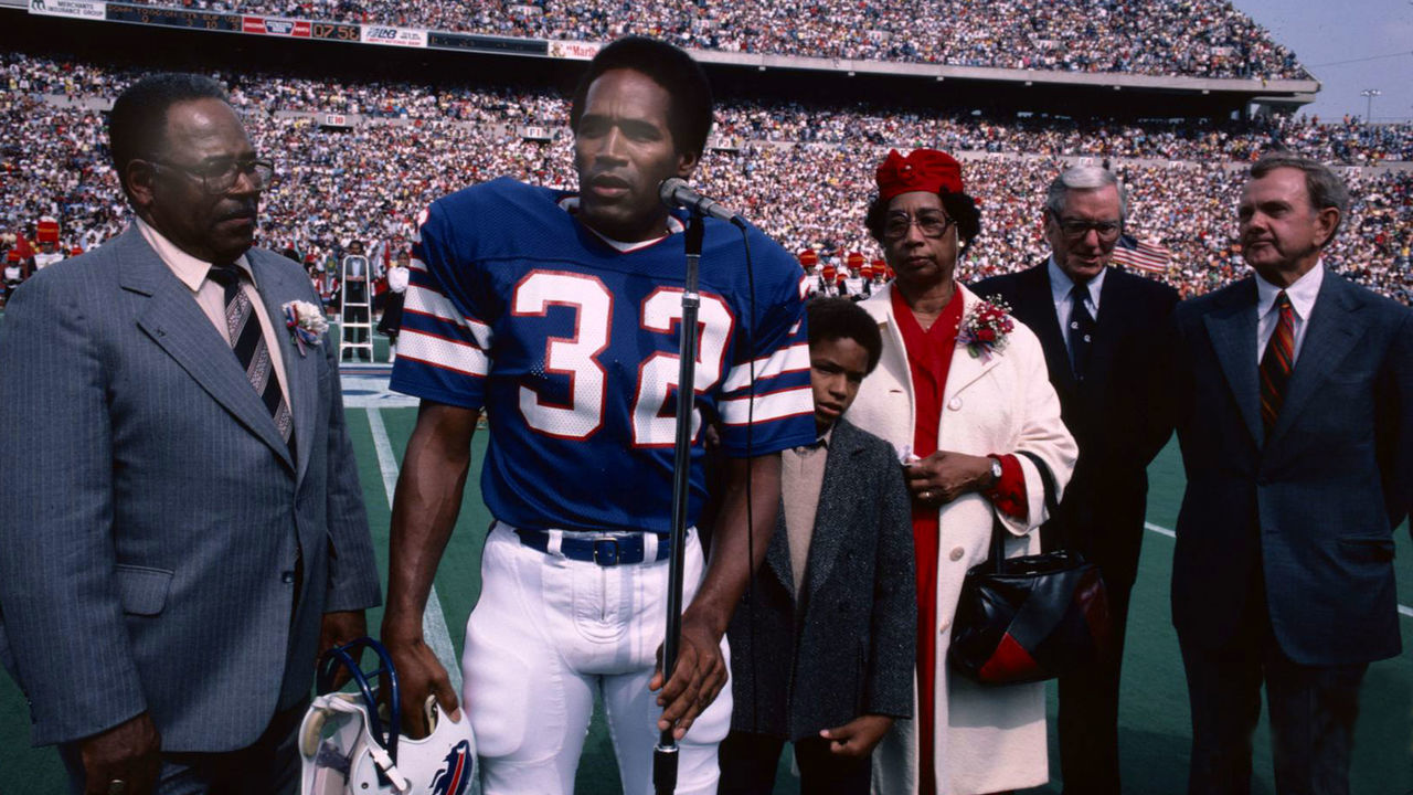 ORCHARD PARK, NY - SEPTEMBER 14: O.J. Simpson, professional football player with the Buffalo Bills, is inducted into the Wall of Fame in Rich Stadium on September 14, 1980. Simpson is accompanied by his parents, his son, Jason, and Ralph Wilson, owner of the Buffalo Bills.