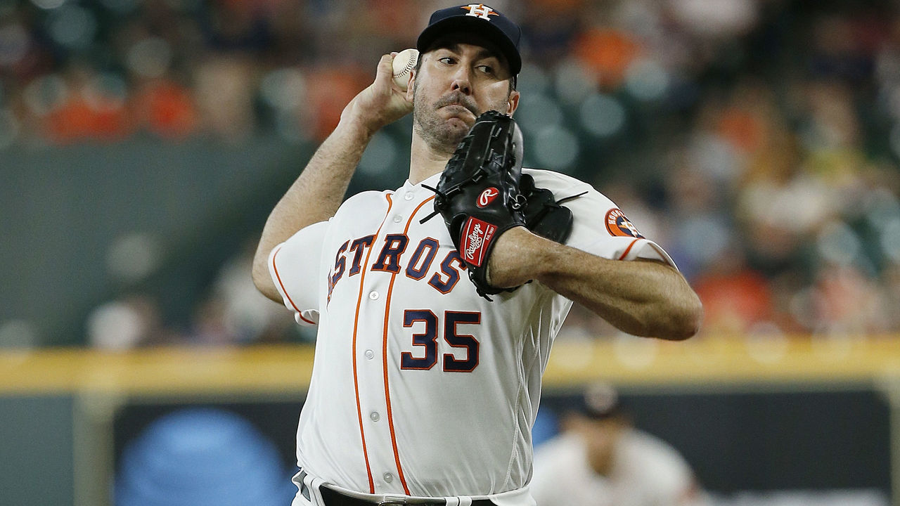 HOUSTON, TEXAS - MAY 21: Justin Verlander #35 of the Houston Astros pitches in the first inning against the Chicago White Sox at Minute Maid Park on May 21, 2019 in Houston, Texas.