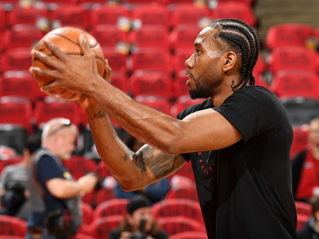TORONTO, CA - MAY 21: Kawhi Leonard #2 of the Toronto Raptors warms up before the game against the Milwaukee Bucks in Game Four of the Eastern Conference Finals on May 21, 2019 at the Scotiabank Arena in Toronto, Canada. NOTE TO USER: User expressly acknowledges and agrees that, by downloading and/or using this photograph, user is consenting to the terms and conditions of the Getty Images License Agreement. Mandatory Copyright Notice: Copyright 2019 NBAE