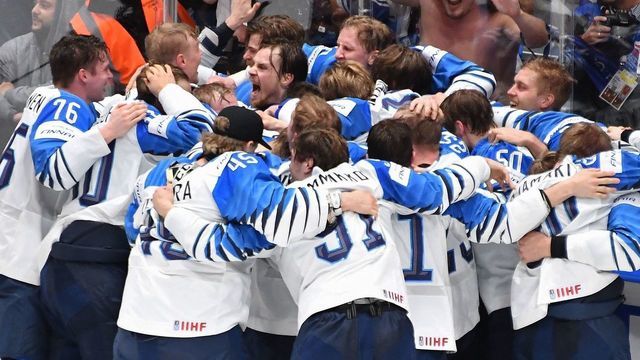 Finland's players celebrate winning the IIHF Men's Ice Hockey World Championships final between Canada and Finland on May 26, 2019 in Bratislava.