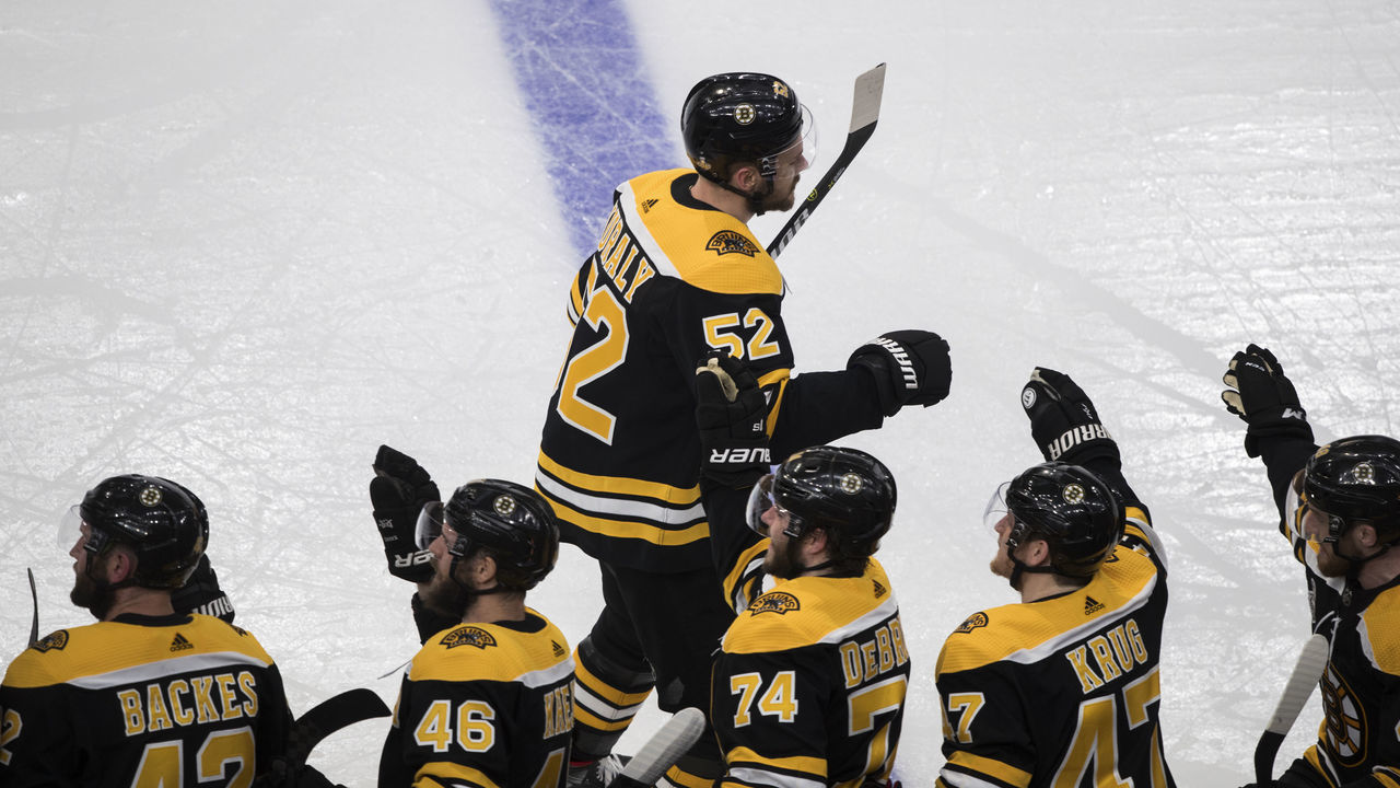 BOSTON, MA - MAY 27: Bruins Sean Kuraly celebrates third period goal with the bench to give Bruins 3-2 lead. The Boston Bruins host the St. Louis Blues in Game One of the 2019 Stanley Cup Finals at TD Garden on May 27, 2019.
