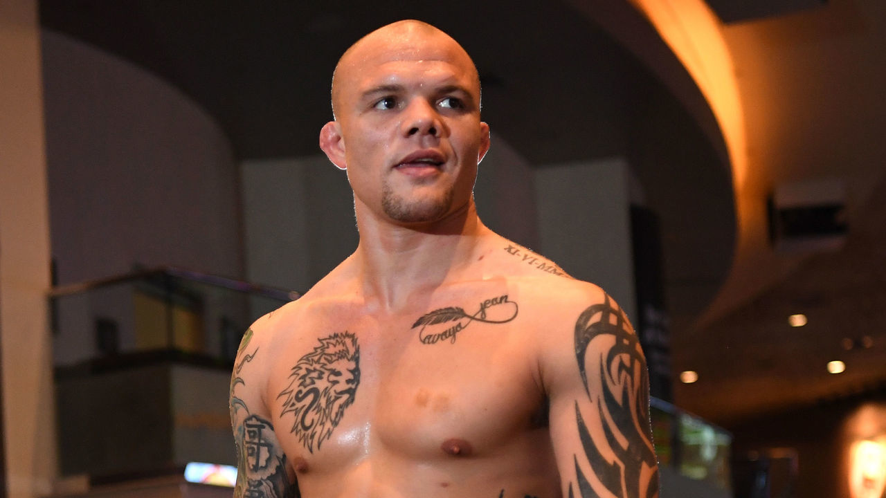 LAS VEGAS, NEVADA - FEBRUARY 28: Anthony Smith performs an open workout for fans and media during the UFC 235 Open Workouts event at MGM Grand Hotel & Casino on February 28, 2019 in Las Vegas, Nevada.