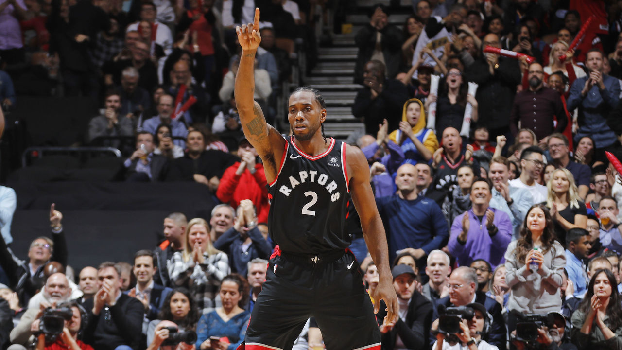 TORONTO, CANADA - NOVEMBER 29: Kawhi Leonard #2 of the Toronto Raptors reacts against the Golden State Warriors on November 29, 2018 at the Scotiabank Arena in Toronto, Ontario, Canada. Mandatory Copyright Notice: Copyright 2018 NBAE