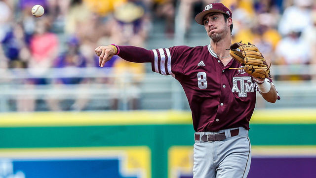 BATON ROUGE, LA - APRIL 01: Texas A&M infielder Braden Shewmake (8) during the game between Texas A&M and LSU on April 01, 2017 at Alex Box Stadium in Baton Rouge, LA.