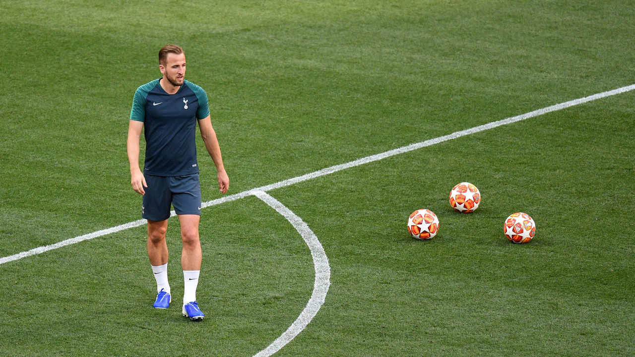 MADRID, SPAIN - MAY 31: Harry Kane looks on during the Tottenham Hotspur training session on the eve of the UEFA Champions League Final against Liverpool at Estadio Wanda Metropolitano on May 31, 2019 in Madrid, Spain.