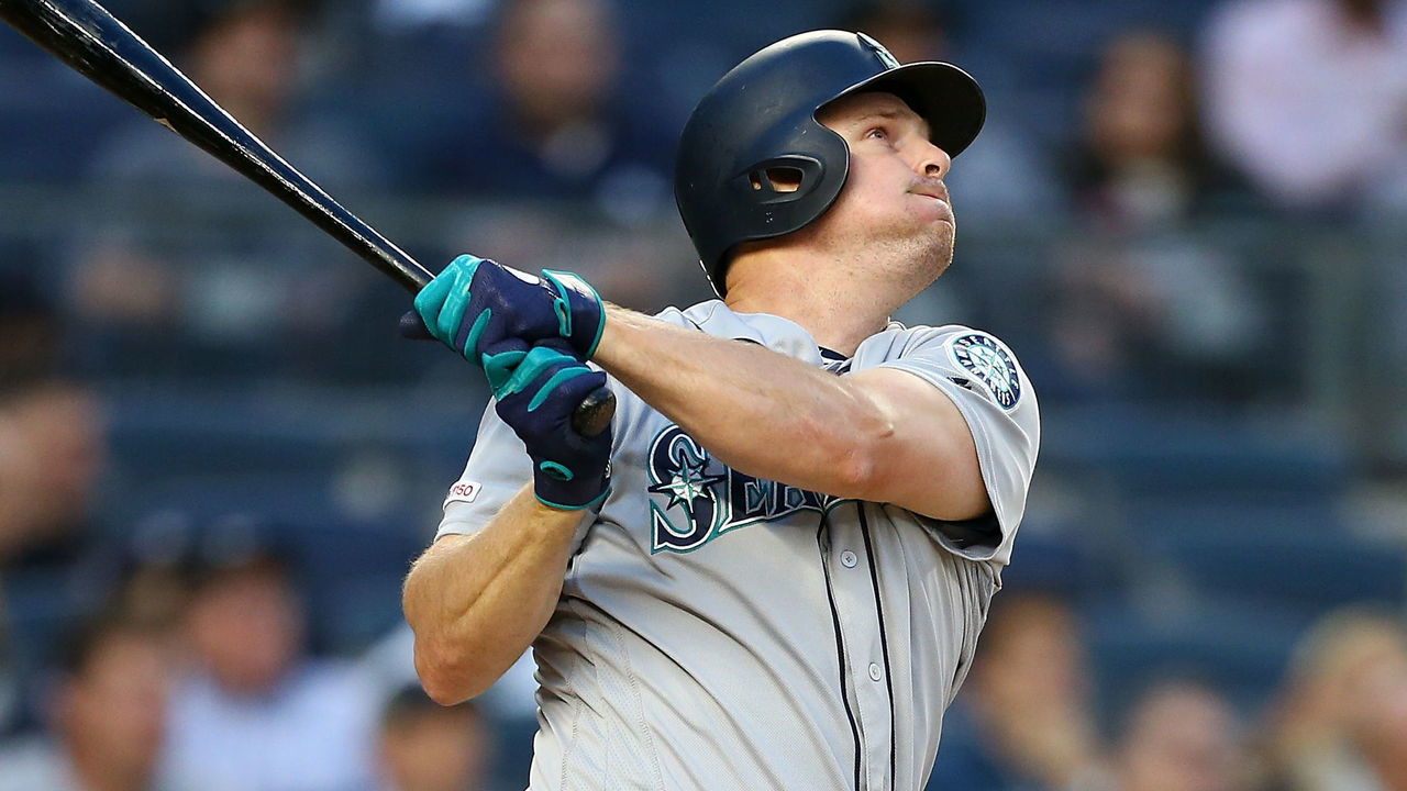 NEW YORK, NEW YORK - MAY 07: Jay Bruce #32 of the Seattle Mariners in action against the New York Yankees at Yankee Stadium on May 07, 2019 in New York City. New York Yankees defeated the Seattle Mariners 5-4.