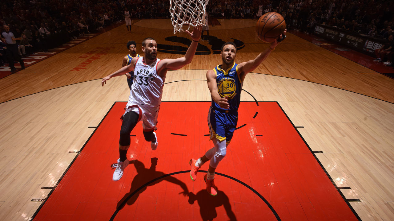 TORONTO, CANADA - JUNE 02: Stephen Curry #30 of the Golden State Warriors drives to the basket around Marc Gasol #33 of the Toronto Raptors during Game Two of the NBA Finals on June 2, 2019 at Scotiabank Arena in Toronto, Ontario, Canada. NOTE TO USER: User expressly acknowledges and agrees that, by downloading and/or using this photograph, user is consenting to the terms and conditions of the Getty Images License Agreement. Mandatory Copyright Notice: Copyright 2019 NBAE