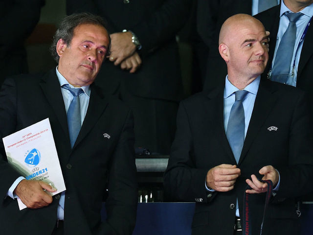 (GERMANY OUT) FUSSBALL International UEFA U21-EUROPAMEISTERSCHAFT 2015 FINALE in Prag Schweden - Portugal Siegerehrung UEFA Praesident Michel Platini (li, Frankreich) und UEFA-Generalsekretär Gianni Infantino (re, Schweiz)