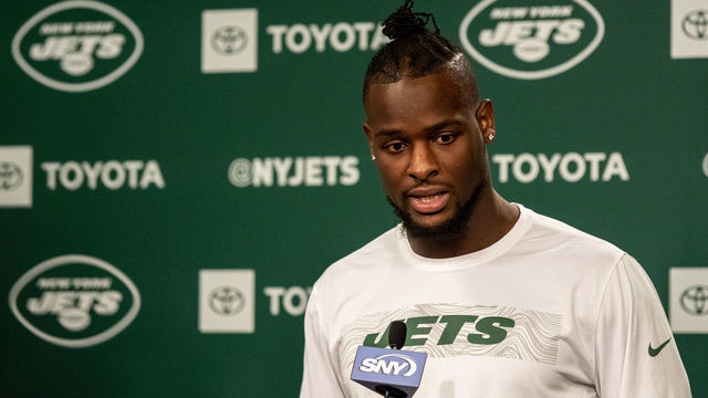 FLORHAM PARK, NJ - JUNE 04: LeVeon Bell #26 of the New York Jets speaks with the media after mandatory mini camp at The Atlantic Health Jets Training Center on June 4, 2019 in Florham Park, New Jersey.