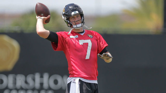 JACKSONVILLE, FL - MAY 31: Jacksonville Jaguars quarterback Nick Foles (7) during OTAs on May 31, 2019 at the DreamFinders Homes Practice Facility in Jacksonville, Fl.
