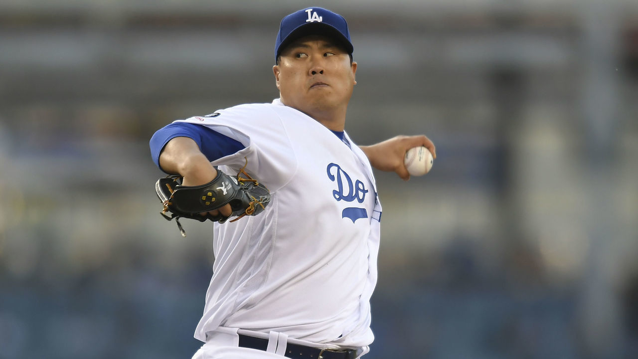 LOS ANGELES, CA - MAY 30: Starting pitcher Hyun-Jin Ryu #99 of the Los Angeles Dodgers pitches in the first inning against the New York Mets at Dodger Stadium on May 30, 2019 in Los Angeles, California.
