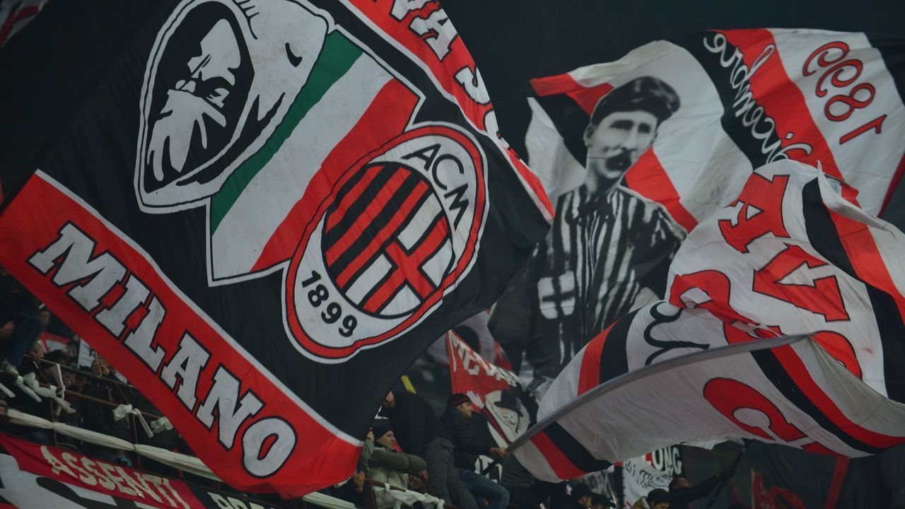 AC Milan's supporters wave their team's flag during the Italian serie A football match between AC Milan and Juventus on November 25, 2012 at the San Siro stadium in Milan. AFP PHOTO / GIUSEPPE CACACE