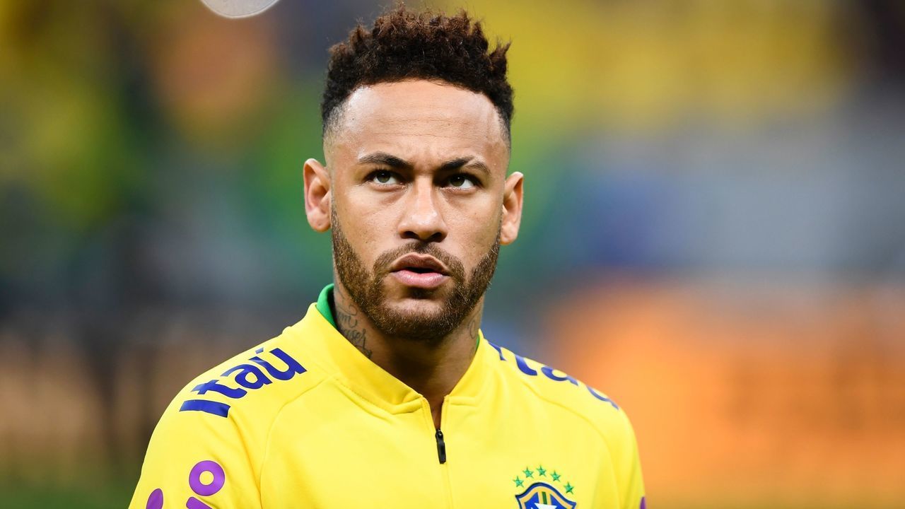 Brazil's Neymar warms up before a friendly football match against Qatar at the Mane Garrincha stadium in Brasilia on June 5, 2019, ahead of Brazil 2019 Copa America.