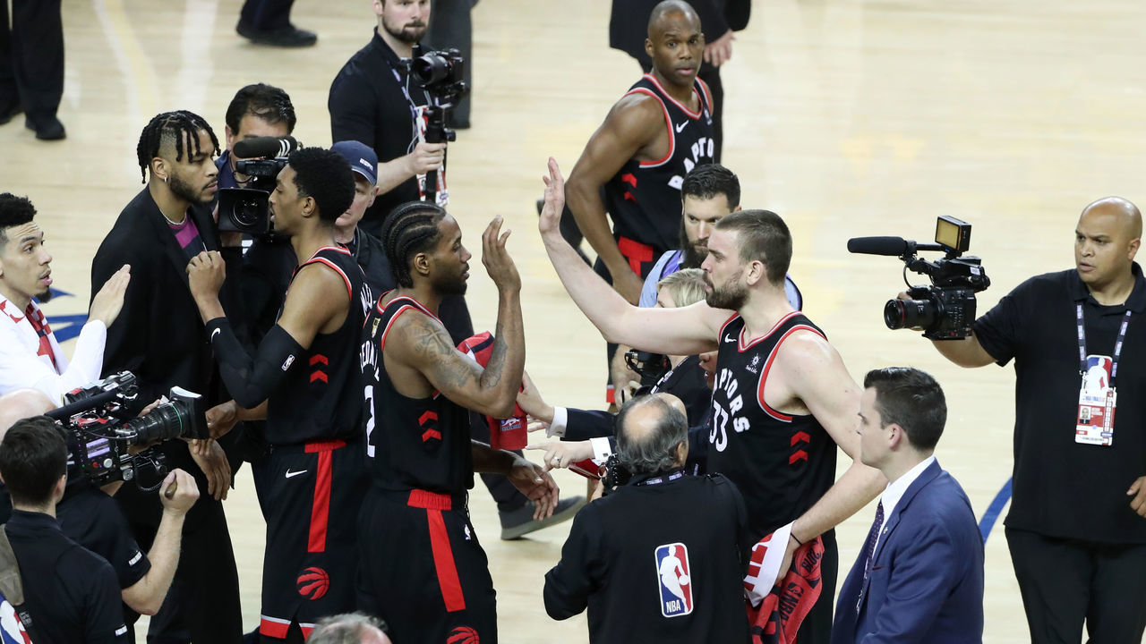 OAKLAND, CA - JUNE 5: Kawhi Leonrd #2 hi-fives Marc Gasol #33 of the Toronto Raptors after the Toronto Raptors win the game against the Golden State Warriors in Game Three of the NBA Finals to lead the series 2-1 on June 5, 2019 at ORACLE Arena in Oakland, California. NOTE TO USER: User expressly acknowledges and agrees that, by downloading and/or using this photograph, user is consenting to the terms and conditions of Getty Images License Agreement. Mandatory Copyright Notice: Copyright 2019 NBAE