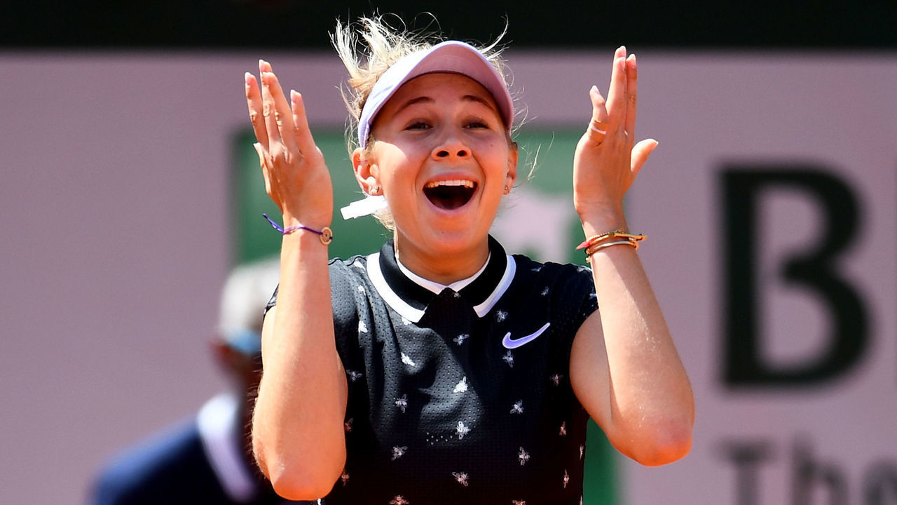 PARIS, FRANCE - JUNE 06: Amanda Anisimova of The United States celebrates victory during her ladies singles quarter-final match against Simona Halep of Romania during Day twelve of the 2019 French Open at Roland Garros on June 06, 2019 in Paris, France.