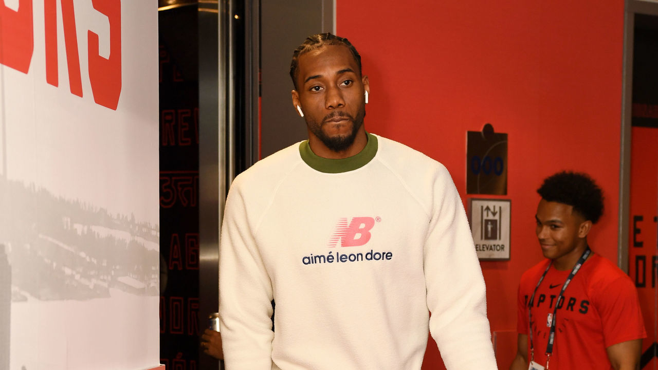 TORONTO, CANADA - MAY 30: Kawhi Leonard #2 of the Toronto Raptors arrives at the arena before Game One of the NBA Finals against the Golden State Warriors on May 30, 2019 at Scotiabank Arena in Toronto, Ontario, Canada. NOTE TO USER: User expressly acknowledges and agrees that, by downloading and/or using this photograph, user is consenting to the terms and conditions of the Getty Images License Agreement. Mandatory Copyright Notice: Copyright 2019 NBAE