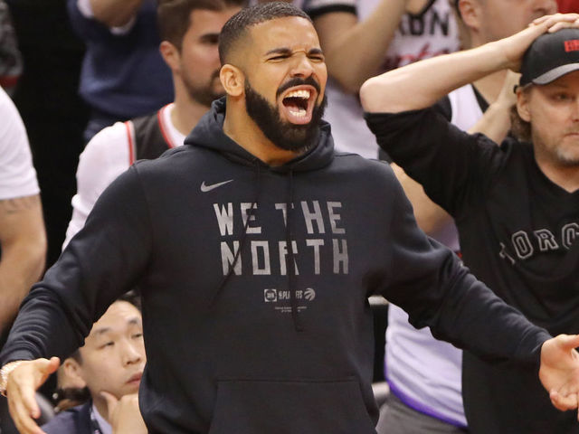 Drake Becomes New Meme at Raptors Game 😭 #Shorts 