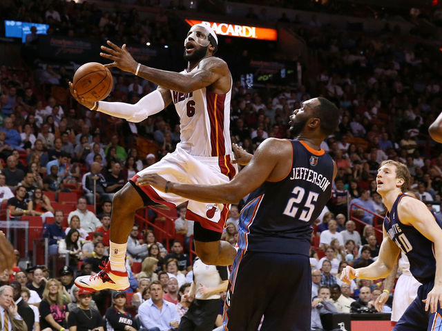 PHOTO: Marvel pays tribute to LeBron's 61-point night with Captain America mask