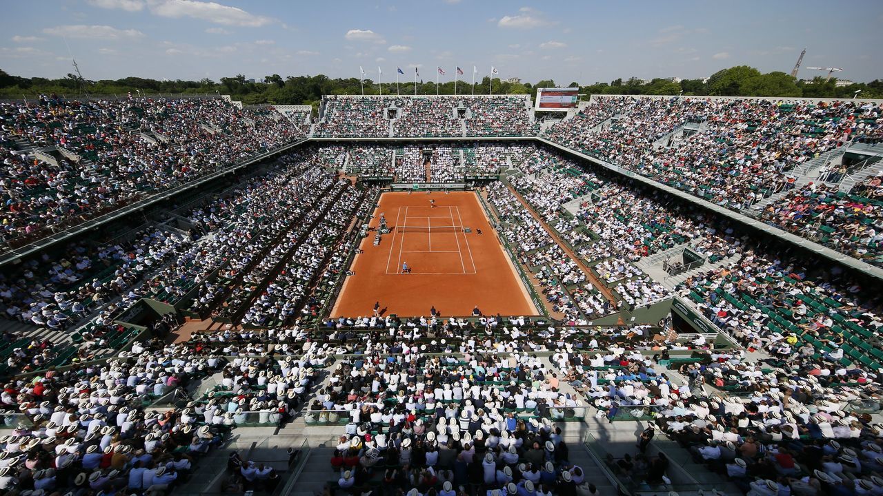 People attend a match at the Philippe Chartier court during the men's second round of the Roland Garros 2015 French Tennis Open in Paris on May 27, 2015. AFP PHOTO / PATRICK KOVARIK