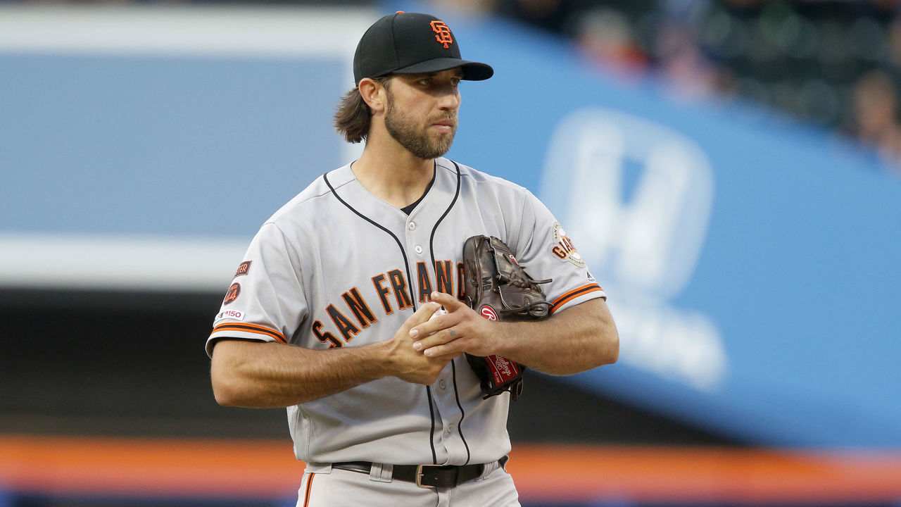 NEW YORK, NEW YORK - JUNE 04: (NEW YORK DAILIES OUT) Madison Bumgarner #40 of the San Francisco Giants in action against the New York Mets at Citi Field on June 04, 2019 in New York City. The Giants defeated the Mets 9-3 in ten innings.