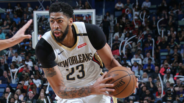 NEW ORLEANS, LA - MARCH 12: Anthony Davis #23 of the New Orleans Pelicans drives to the basket against the Milwaukee Bucks on March 12, 2019 at the Smoothie King Center in New Orleans, Louisiana. Mandatory Copyright Notice: Copyright 2019 NBAE