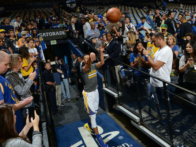 OAKLAND, CA - NOVEMBER 3: Stephen Curry #30 of the Golden State Warriors takes a shot from the tunnel before the game against the Oklahoma City Thunder on November 3, 2016 at ORACLE Arena in Oakland, California. NOTE TO USER: User expressly acknowledges and agrees that, by downloading and or using this photograph, user is consenting to the terms and conditions of Getty Images License Agreement. Mandatory Copyright Notice: Copyright 2016 NBAE