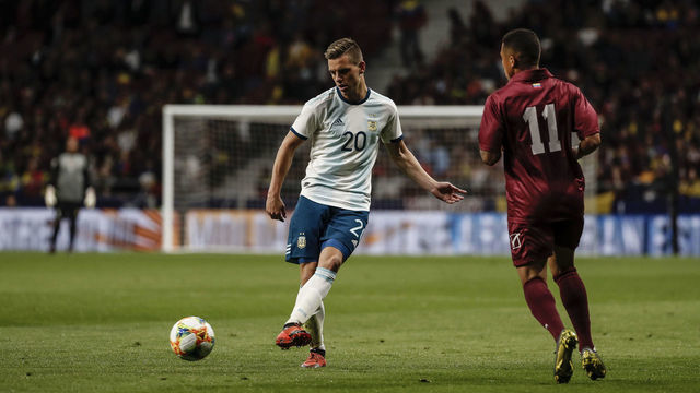 22nd March 2019, Wanda Metropolitano, Madrid, Spain; International football friendly, Argentina versus Venezuela; Giovani Lo Celso (Argentina) take on Machís (Arg)