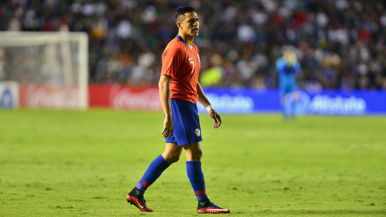 QUERETARO, MEXICO - OCTOBER 16: Alexis Sanchez of Chile reacts during the international friendly match between Mexico and Chile at La Corregidora Stadium on October 16, 2018 in Queretaro, Mexico.