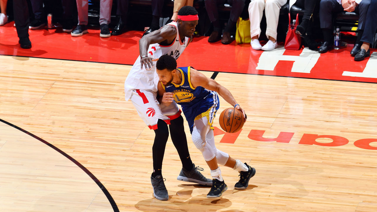 TORONTO, CANADA - JUNE 10: Stephen Curry #30 of the Golden State Warriors handles the ball against Pascal Siakam #43 of the Toronto Raptors during Game Five of the NBA Finals on June 10, 2019 at Scotiabank Arena in Toronto, Ontario, Canada. NOTE TO USER: User expressly acknowledges and agrees that, by downloading and/or using this photograph, user is consenting to the terms and conditions of the Getty Images License Agreement. Mandatory Copyright Notice: Copyright 2019 NBAE