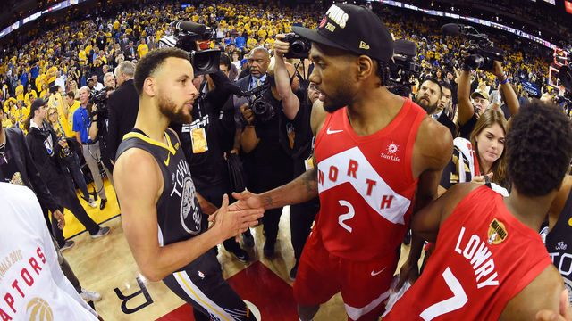 OAKLAND, CA - JUNE 13: Stephen Curry #30 of the Golden State Warriors and Kawhi Leonard #2 of the Toronto Raptors high five after Game Six of the NBA Finals on June 13, 2019 at ORACLE Arena in Oakland, California. NOTE TO USER: User expressly acknowledges and agrees that, by downloading and/or using this photograph, user is consenting to the terms and conditions of Getty Images License Agreement. Mandatory Copyright Notice: Copyright 2019 NBAE