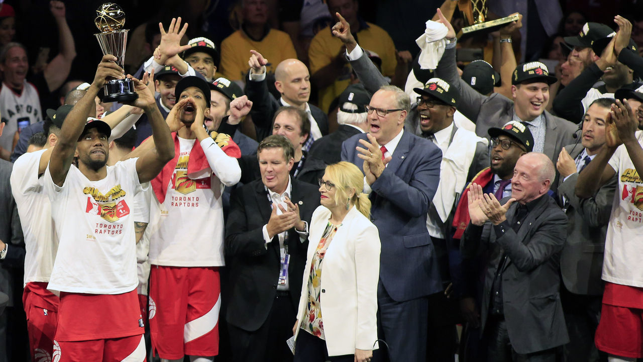 OAKLAND, CA - JUNE 13: Kawhi Leonard #2 of the Toronto Raptors holds up the MVP trophy after winning the NBA Championship against the Golden State Warriors during Game Six of the NBA Finals on June 13, 2019 at Oracle Arena in Oakland, California. NOTE TO USER: User expressly acknowledges and agrees that, by downloading and/or using this photograph, user is consenting to the terms and conditions of the Getty Images License Agreement. Mandatory Copyright Notice: Copyright 2019 NBAE