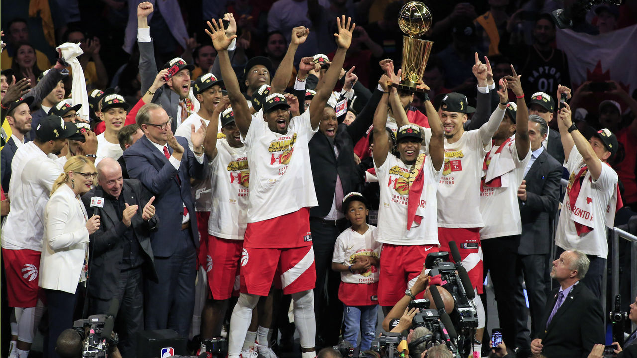 OAKLAND, CA - JUNE 13: The Toronto Raptors celebrate winning the NBA Championship after defeating the Golden State Warriors in Game Six of the NBA Finals on June 13, 2019 at Oracle Arena in Oakland, California. NOTE TO USER: User expressly acknowledges and agrees that, by downloading and/or using this photograph, user is consenting to the terms and conditions of the Getty Images License Agreement. Mandatory Copyright Notice: Copyright 2019 NBAE