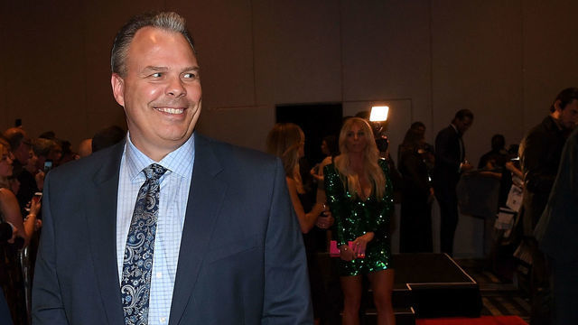 LAS VEGAS, NV - JUNE 20: General manager Kevin Cheveldayoff of the Winnipeg Jets arrives at the 2018 NHL Awards presented by Hulu at the Hard Rock Hotel & Casino on June 20, 2018 in Las Vegas, Nevada.