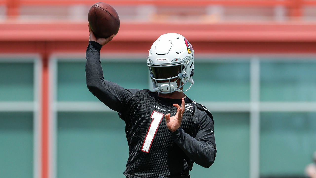 TEMPE, AZ - JUNE 11: Arizona Cardinals quarterback Kyler Murray (1) throws a pass during the Arizona Cardinals Minicamp on June 11, 2019 at the Arizona Cardinals Training Facility in Tempe, Arizona.
