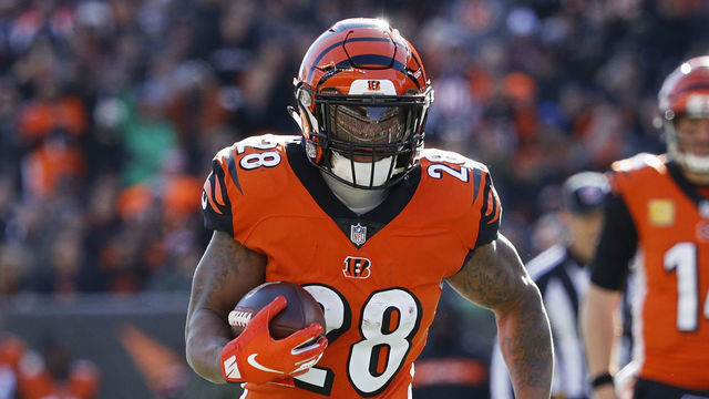 CINCINNATI, OH - NOVEMBER 11: Joe Mixon #28 of the Cincinnati Bengals runs with the ball during the game against the New Orleans Saints at Paul Brown Stadium on November 11, 2018 in Cincinnati, Ohio. The Saints won 51-14.