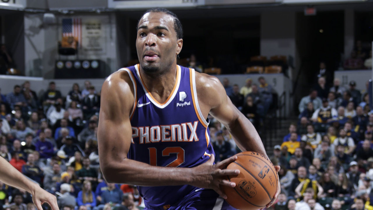 INDIANAPOLIS, IN - JANUARY 15: T.J. Warren #12 of the Phoenix Suns handles the ball against the Indiana Pacers on January 15, 2019 at Bankers Life Fieldhouse in Indianapolis, Indiana. Mandatory Copyright Notice: Copyright 2019 NBAE